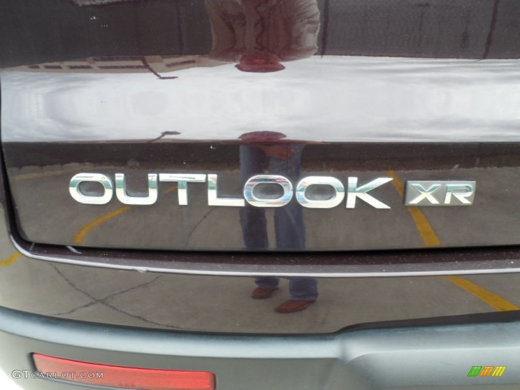2009 Saturn Outlook XR Marks and Logos Photos