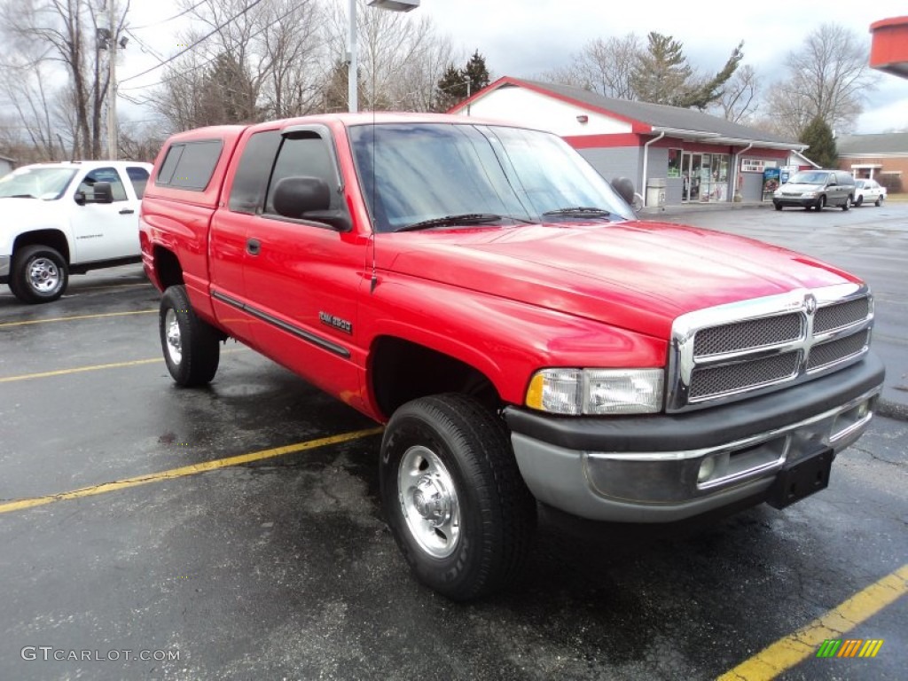 Flame Red 2000 Dodge Ram 2500 SLT Extended Cab 4x4 Exterior Photo #61495912