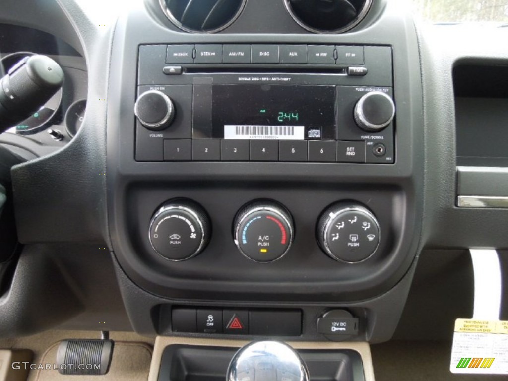 2012 Jeep Compass Sport Audio System Photo #61503640