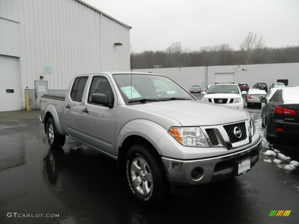 Radiant Silver Metallic 2010 Nissan Frontier SE Crew Cab 4x4 Exterior Photo #61504590