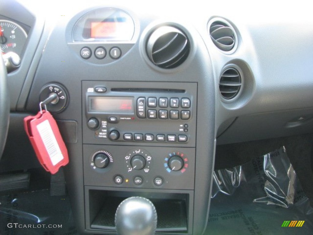 2005 Pontiac Grand Prix GT Sedan Controls Photo #61510590