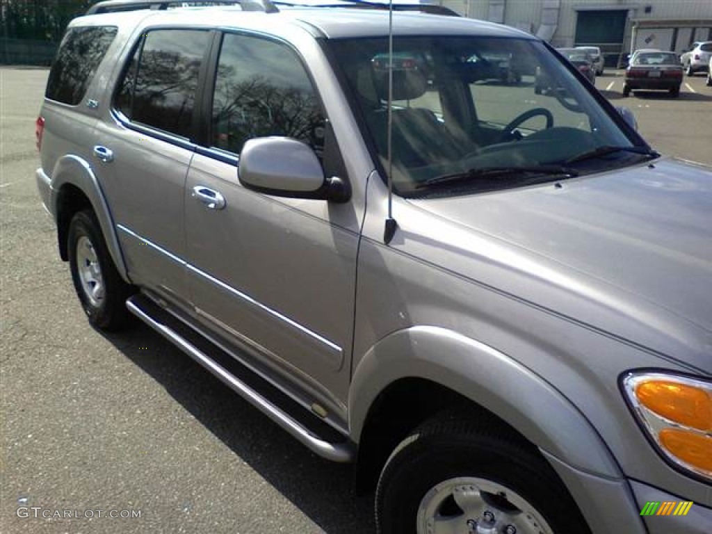 2004 Sequoia SR5 - Silver Sky Metallic / Charcoal photo #18
