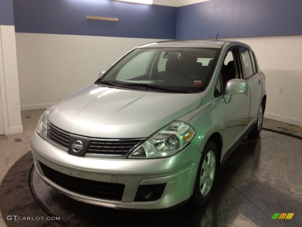 2009 Versa 1.8 SL Hatchback - Brillant Silver / Charcoal photo #1