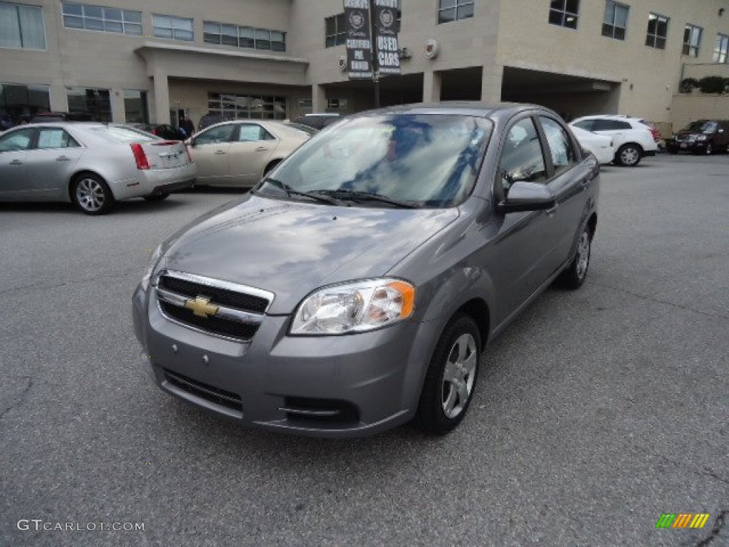 2010 Aveo LT Sedan - Medium Gray / Charcoal photo #2