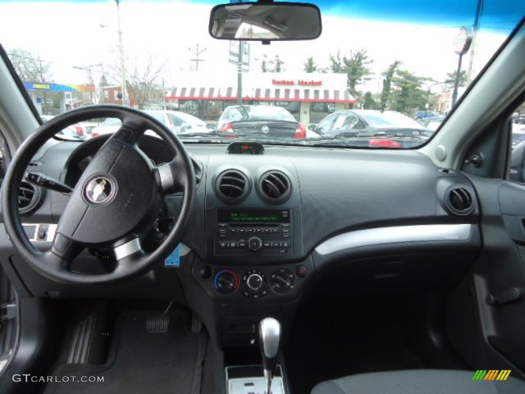 2010 Aveo LT Sedan - Medium Gray / Charcoal photo #14