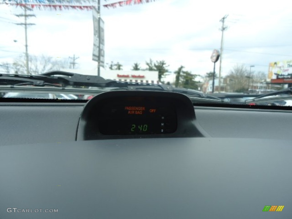 2010 Aveo LT Sedan - Medium Gray / Charcoal photo #22