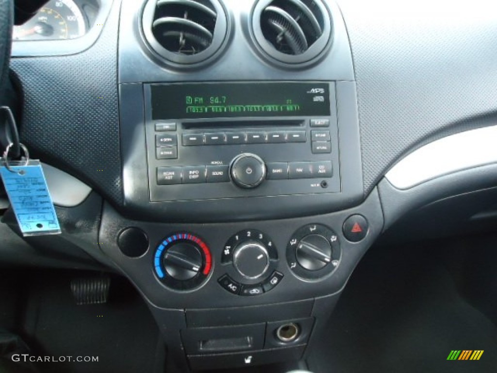 2010 Aveo LT Sedan - Medium Gray / Charcoal photo #24