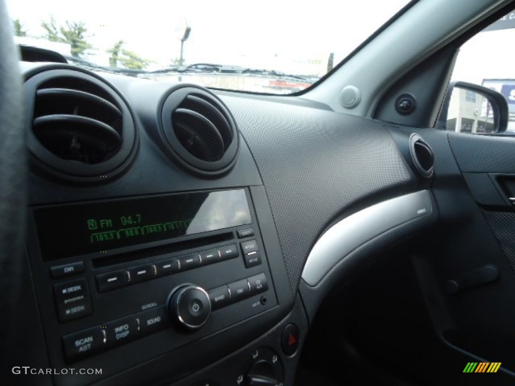 2010 Aveo LT Sedan - Medium Gray / Charcoal photo #28