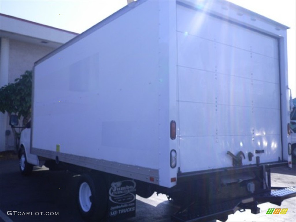 2005 Savana Cutaway 3500 Commercial Moving Truck - Summit White / Pewter photo #8