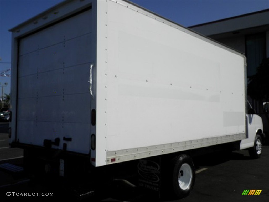 2005 Savana Cutaway 3500 Commercial Moving Truck - Summit White / Pewter photo #10
