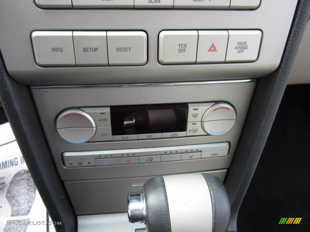 2008 Lincoln MKZ Sedan Controls Photo #61542295