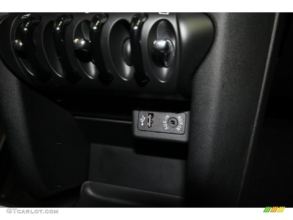 2012 Cooper Hardtop - Pepper White / Carbon Black photo #17