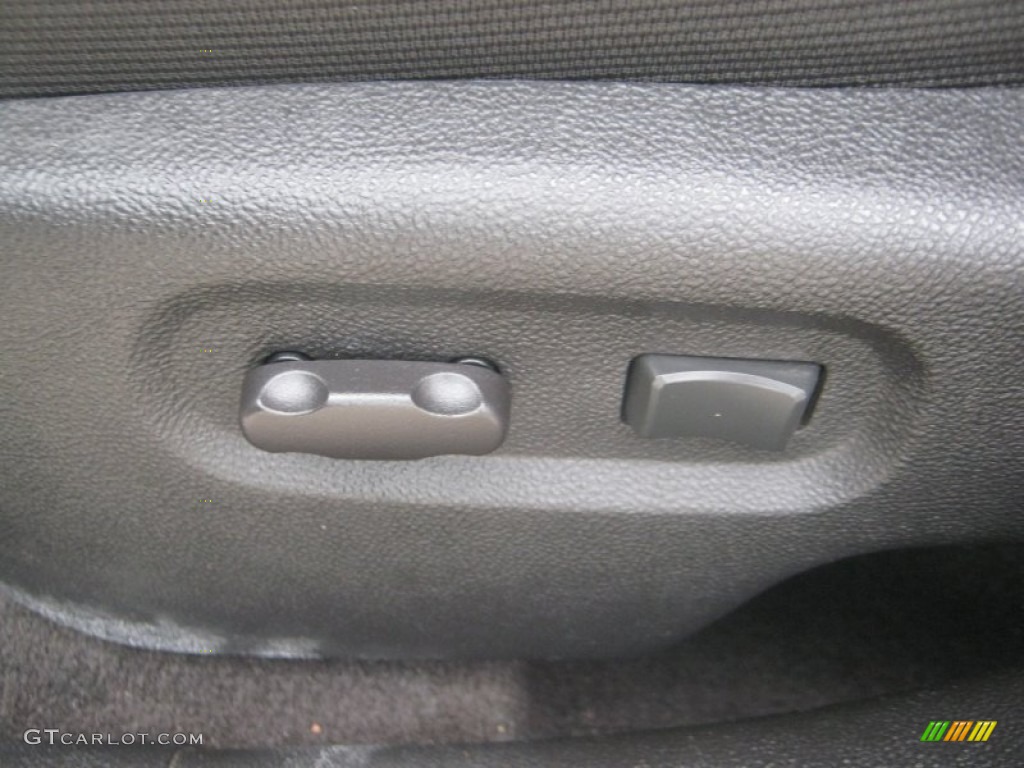 2011 HHR LT - Arctic Ice White / Gray photo #13