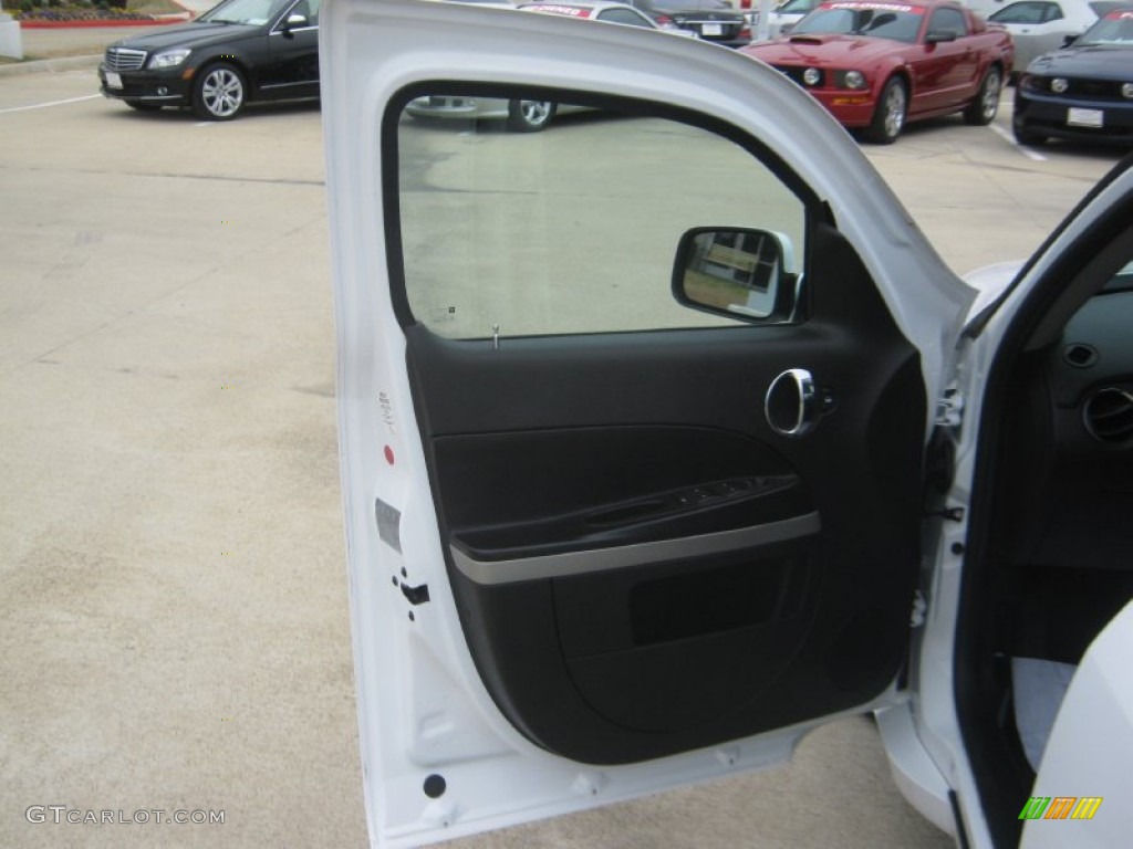 2011 HHR LT - Arctic Ice White / Gray photo #15