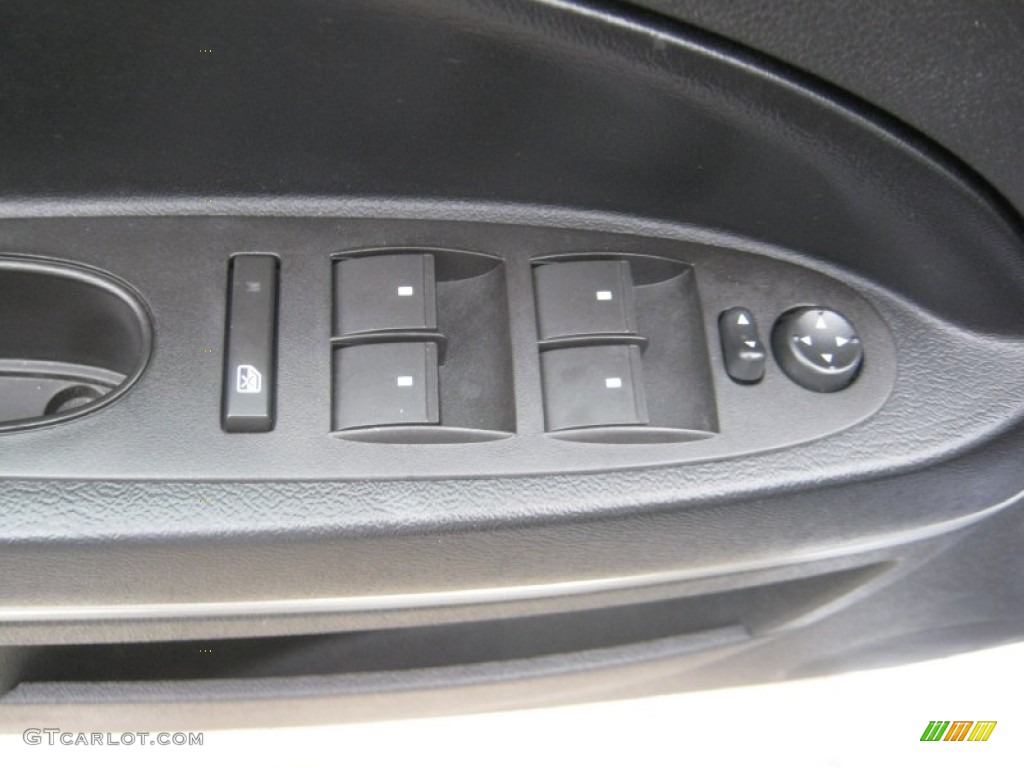 2011 HHR LT - Arctic Ice White / Gray photo #16