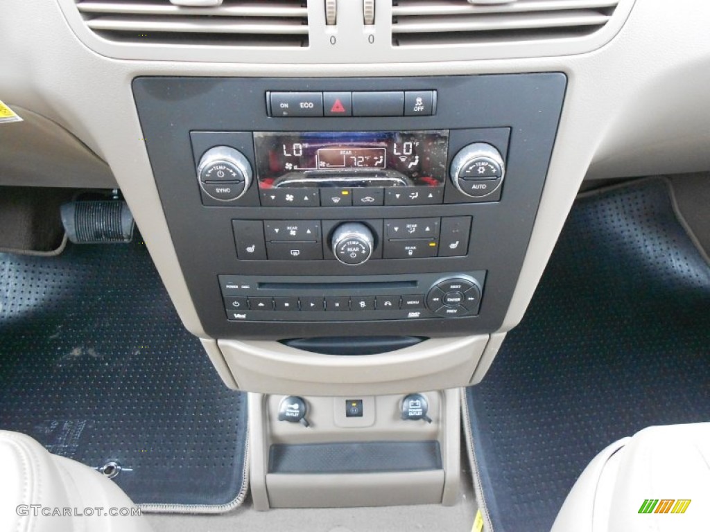 2012 Volkswagen Routan SEL Premium Controls Photo #61558886