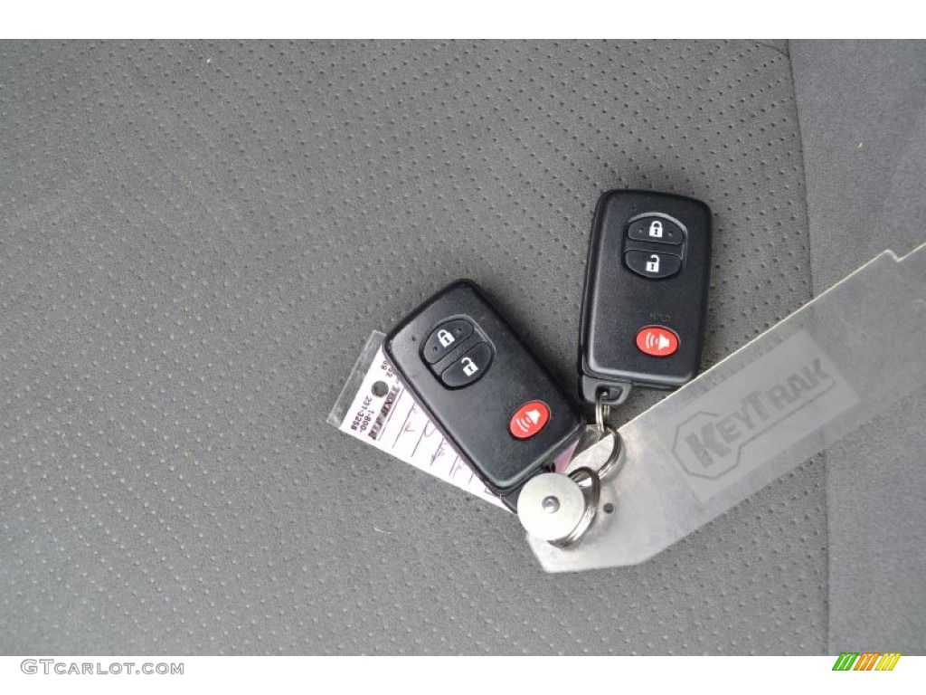 2010 Toyota Prius Hybrid II Keys Photo #61565847