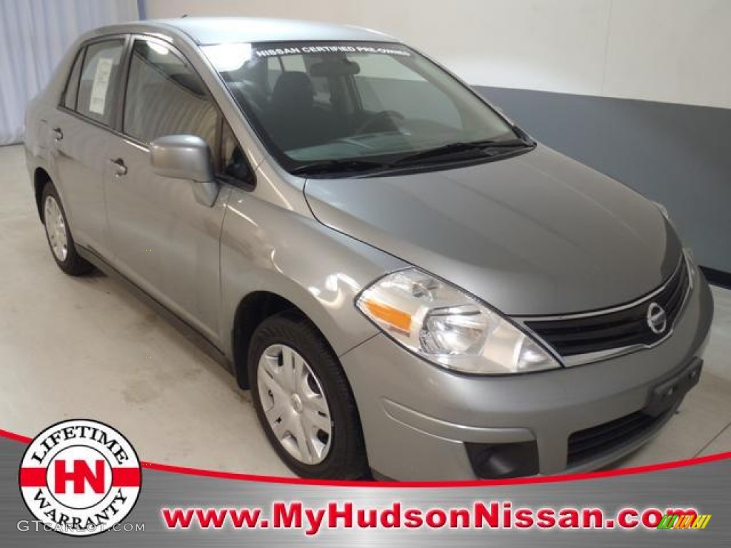 2010 Versa 1.8 S Sedan - Magnetic Gray Metallic / Charcoal photo #1