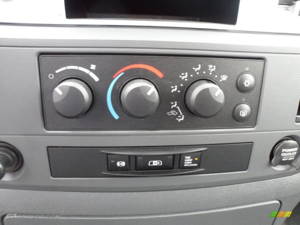 2009 Dodge Ram 2500 SLT Quad Cab Controls Photo #61570038