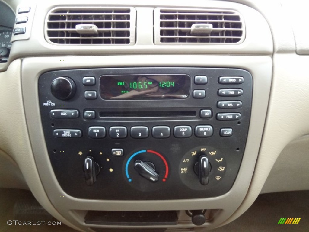 2004 Ford Taurus SE Sedan Audio System Photos