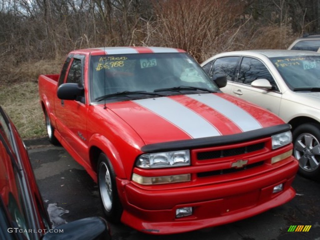 2002 S10 Xtreme Extended Cab - Victory Red / Graphite photo #3