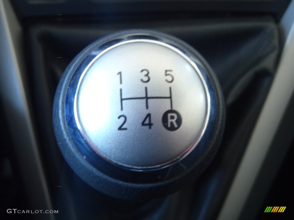2009 Pontiac Vibe Standard Vibe Model 5 Speed Manual Transmission Photo #61578546