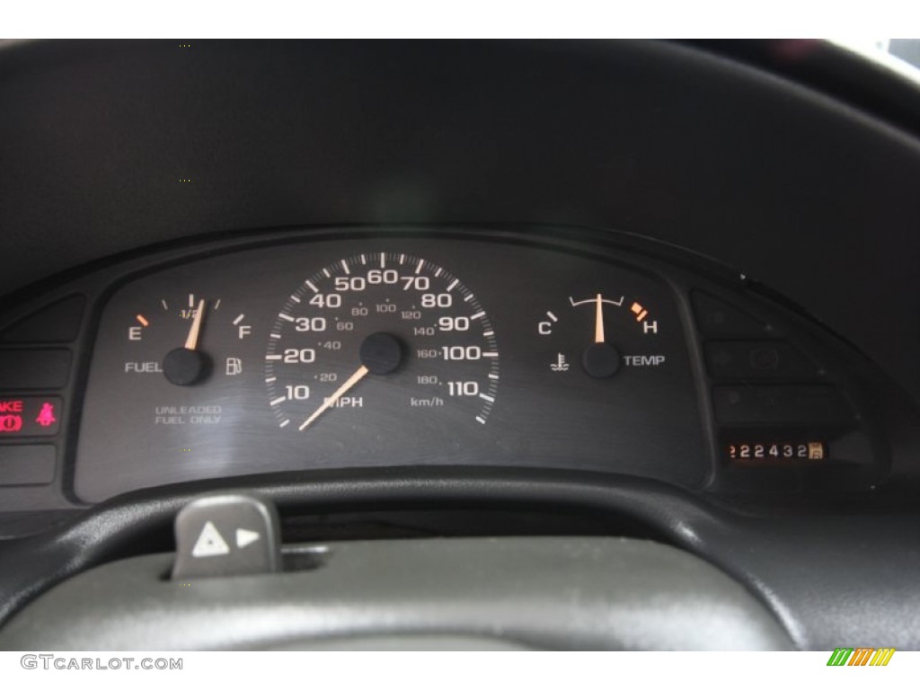1997 Cavalier Coupe - Bright Red / Graphite photo #28