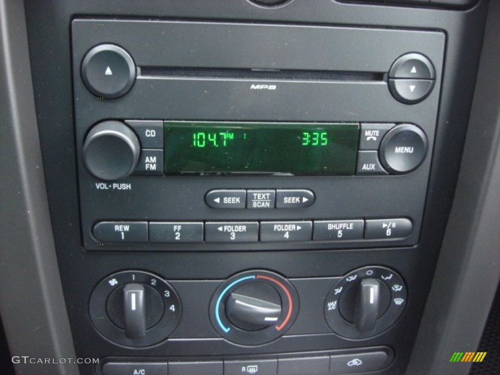 2007 Ford Mustang GT Deluxe Coupe Audio System Photo #61584377