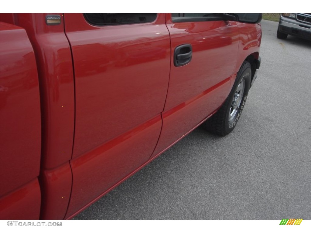 2004 Silverado 1500 LS Extended Cab - Victory Red / Dark Charcoal photo #29