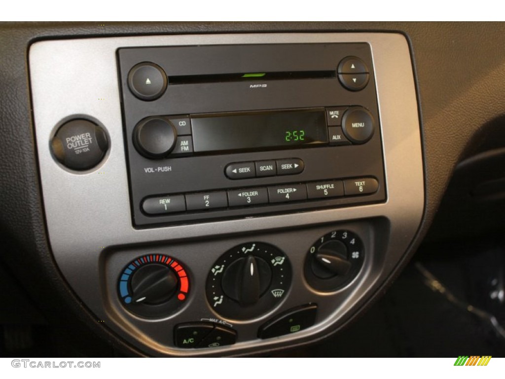 2007 Focus ZX5 SE Hatchback - CD Silver Metallic / Charcoal photo #15