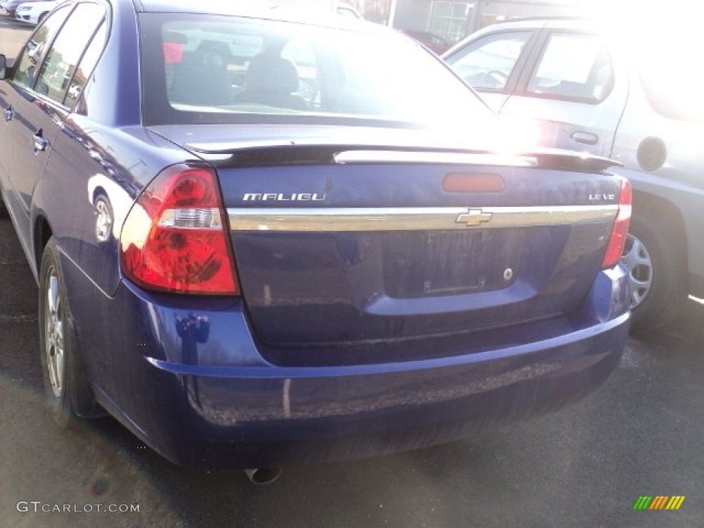 2005 Malibu LS V6 Sedan - Laser Blue Metallic / Gray photo #4