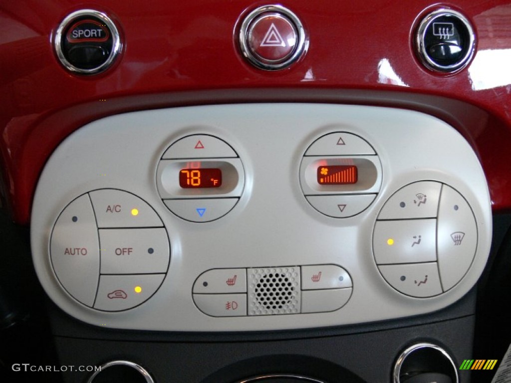 2012 Fiat 500 Lounge Controls Photo #61593255