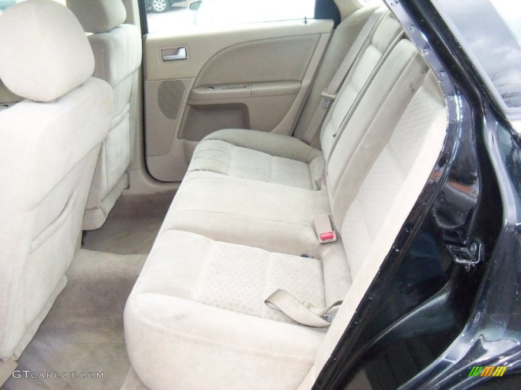 2005 Ford Five Hundred SE AWD Rear Seat Photo #61595517