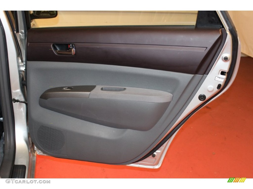 2005 Toyota Prius Hybrid Gray/Burgundy Door Panel Photo #61599795