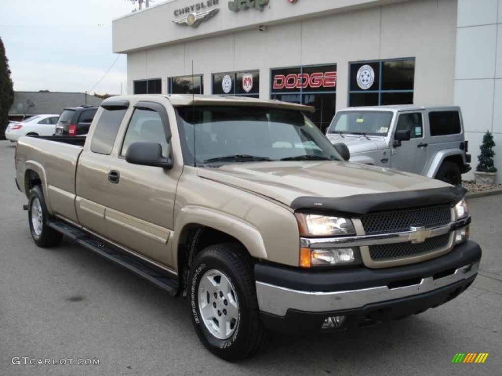 2004 Silverado 1500 LT Extended Cab 4x4 - Sandstone Metallic / Dark Charcoal photo #2