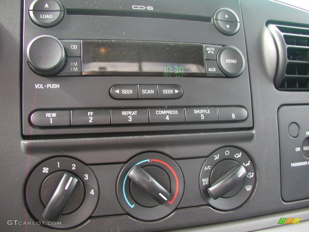 2006 Ford F350 Super Duty FX4 Regular Cab 4x4 Audio System Photo #61601148