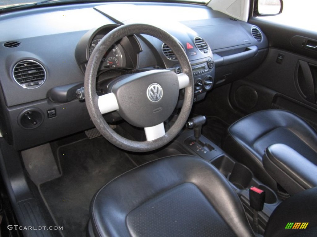 Black Interior 2006 Volkswagen New Beetle 2.5 Coupe Photo #61606374