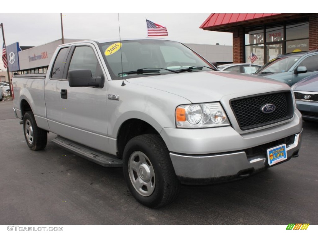2005 F150 XLT SuperCab 4x4 - Silver Metallic / Medium Flint Grey photo #15