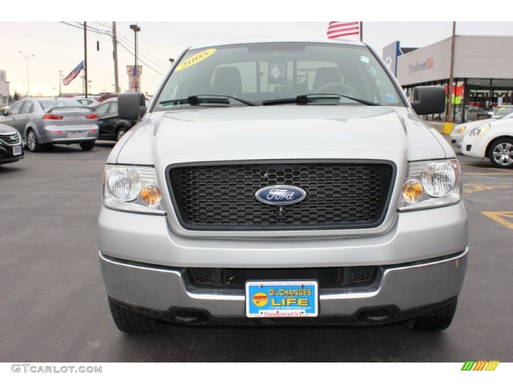 2005 F150 XLT SuperCab 4x4 - Silver Metallic / Medium Flint Grey photo #16
