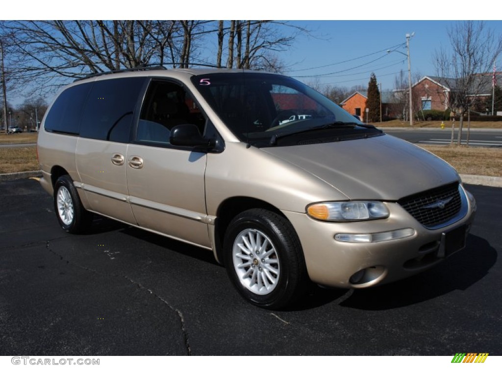 Champagne Pearl 2000 Chrysler Town & Country LX Exterior Photo #61610562