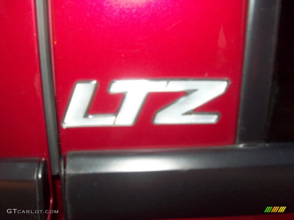 2002 Chevrolet TrailBlazer LTZ 4x4 Marks and Logos Photos