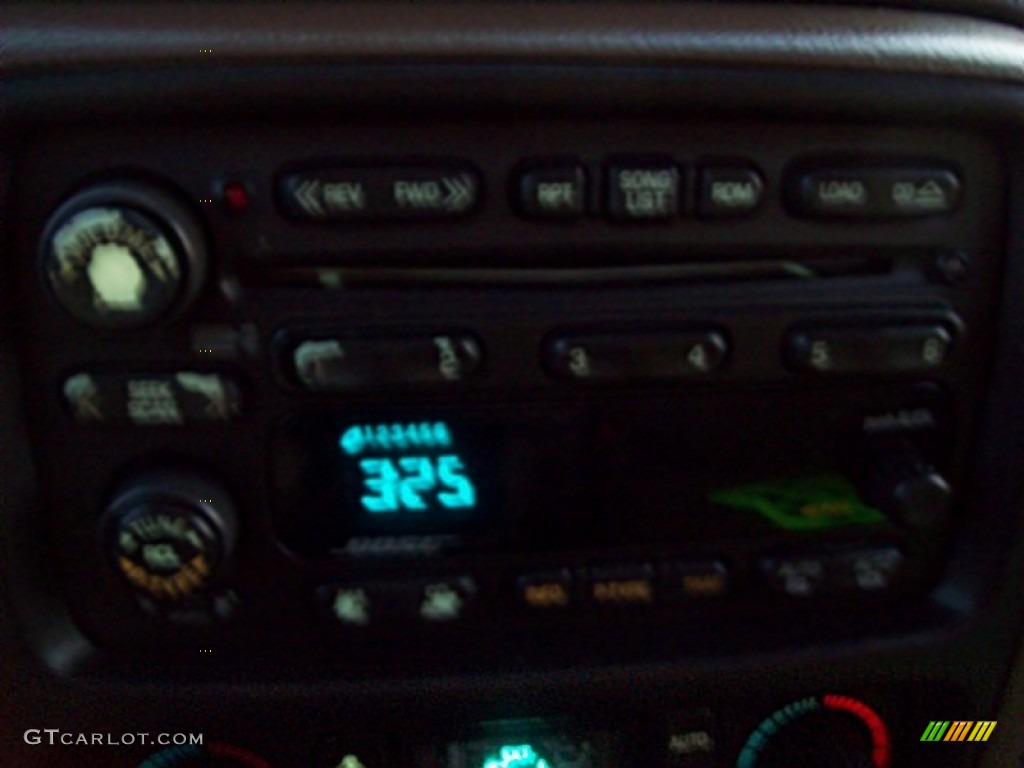 2002 TrailBlazer LTZ 4x4 - Victory Red / Medium Oak photo #19