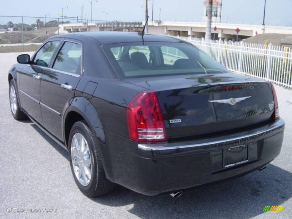 2008 300 C HEMI AWD - Brilliant Black Crystal Pearl / Dark Slate Gray photo #4