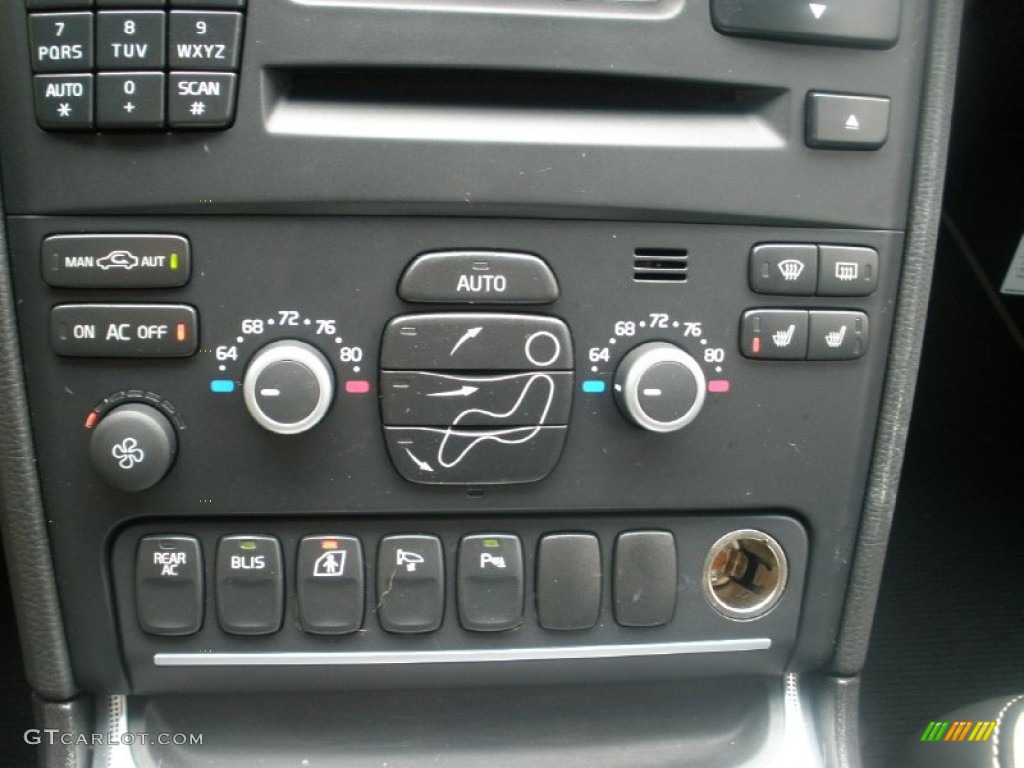 2011 Volvo XC90 3.2 R-Design AWD Controls Photos