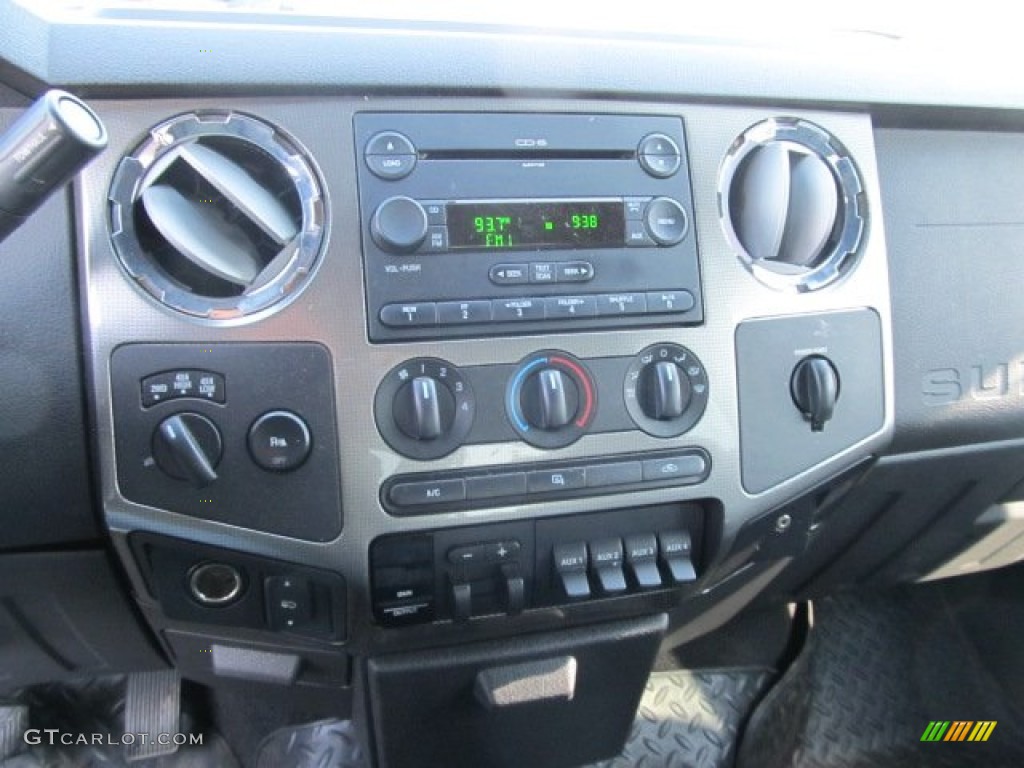 2008 Ford F250 Super Duty FX4 Crew Cab 4x4 Controls Photo #61615193