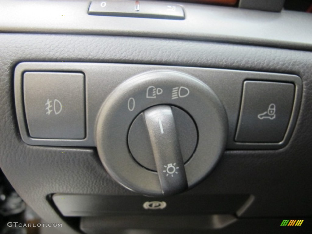 2006 Volkswagen Phaeton V8 4Motion Sedan Controls Photo #61623134