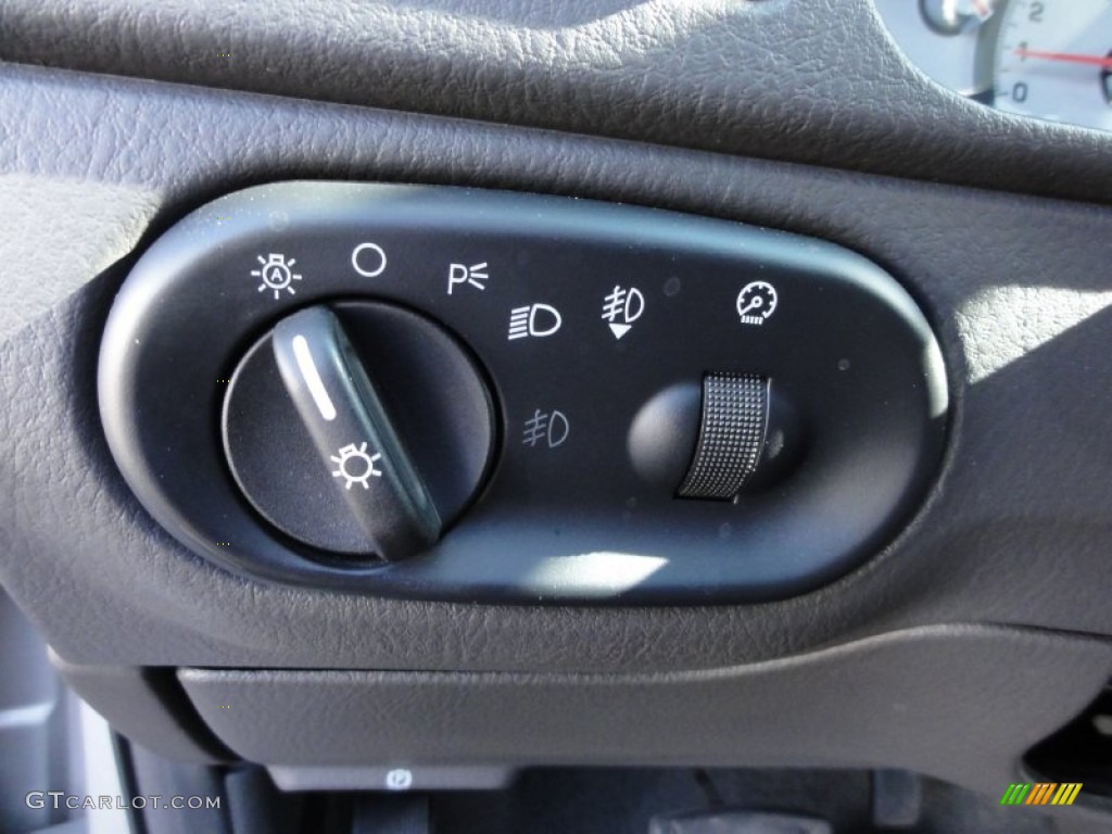 2004 Mercury Mountaineer V8 AWD Controls Photo #61625052