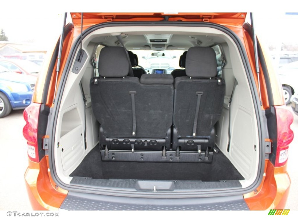 2011 Grand Caravan Crew - Mango Tango Pearl / Black/Light Graystone photo #12