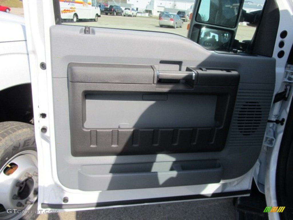 2012 F550 Super Duty XL Regular Cab 4x4 Chassis - Oxford White / Steel photo #16