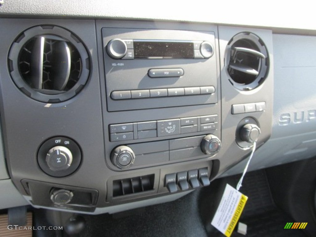 2012 Ford F250 Super Duty XL Regular Cab 4x4 Controls Photo #61630916